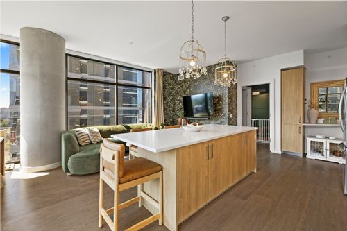 1802-1212 Demonbreun St, Nashville, TN, 37203-7610 | Card Image