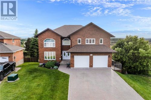 147 Forestdale Dr, Sudbury, ON, P3A5X3 | Card Image