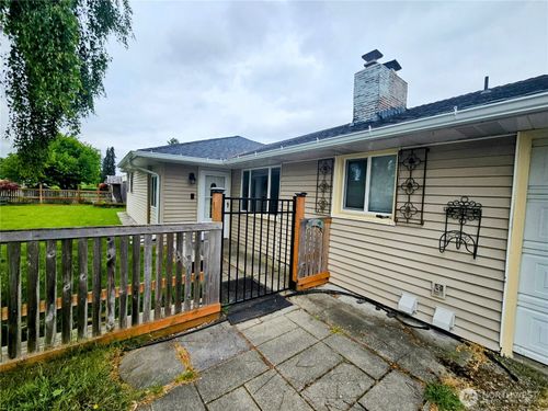 10915 Davisson Rd Sw, Lakewood, WA, 98499-2249 | Card Image