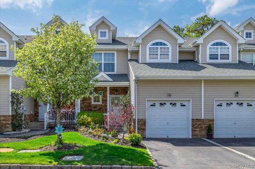19 Terrace Ln, Patchogue, NY, 11772-2146 | Card Image