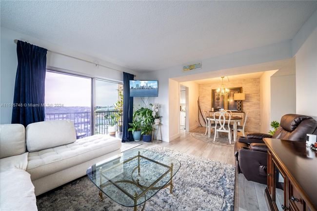 APT-914 - 4174 Inverrary Dr, Condo with 2 bedrooms, 2 bathrooms and null parking in Lauderhill FL | Image 7