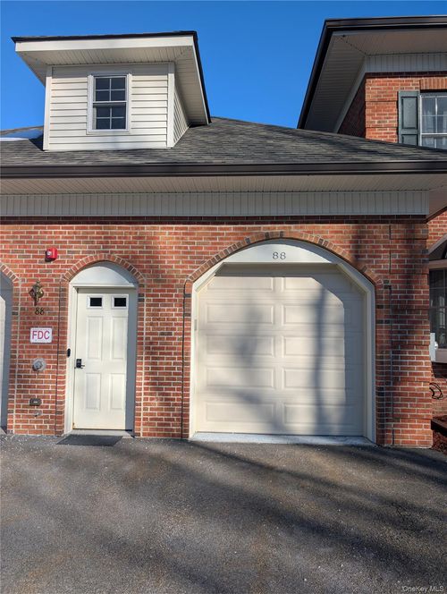 88 Brookview Ln, Newburgh, NY, 12550-7233 | Card Image