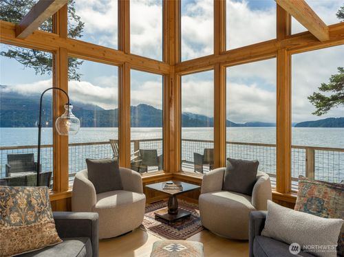 122 Lohman Ln, Eastsound, WA, 98245-8408 | Card Image