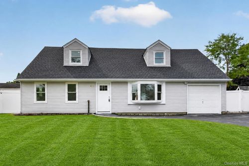42 Clymer St, Brookhaven, NY, 11776 | Card Image