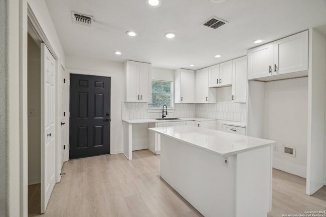 620 W Euclid Ave, House other with 2 bedrooms, 1 bathrooms and null parking in San Antonio TX | Image 13