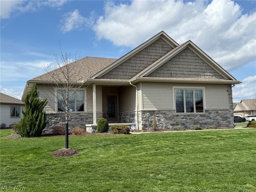 1163 Pine Bluff Dr Ne, New Philadelphia, OH, 44663-7082 | Card Image