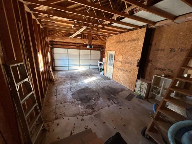 Attached garage, dbl entry to home | Image 40