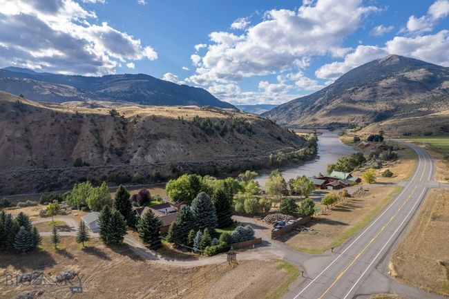 1077 Us Highway 89 S, House other with 3 bedrooms, 3 bathrooms and null parking in Gardiner MT | Image 10