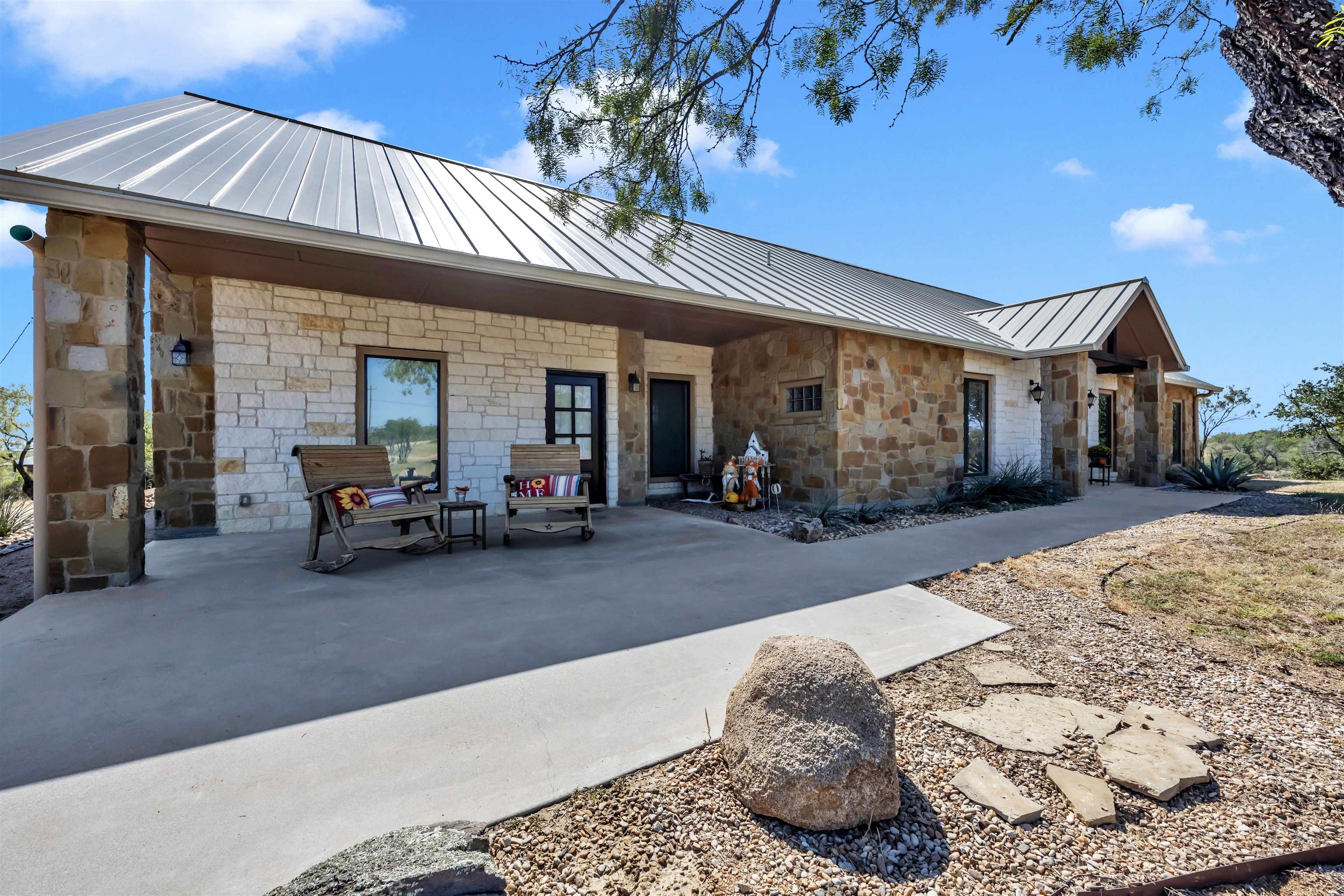 209 W Rio Llano Dr., For Sale in Llano Zoocasa