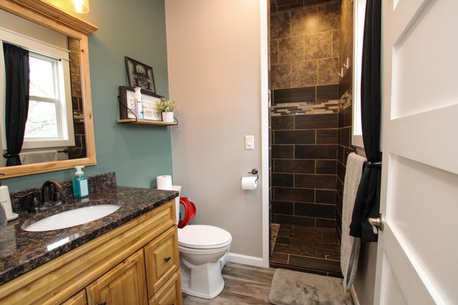 Main Level Bathroom | Image 27