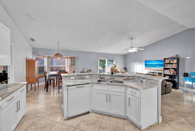 201 Nw Virgo Ct, House other with 3 bedrooms, 2 bathrooms and null parking in Port St. Lucie FL | Image 4