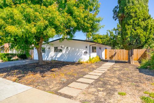 2323 Del Rio Dr, Stockton, CA, 95204-1519 | Card Image