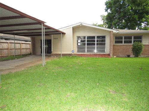 5635 Ashburn St, Houston, TX, 77033-3214 | Card Image