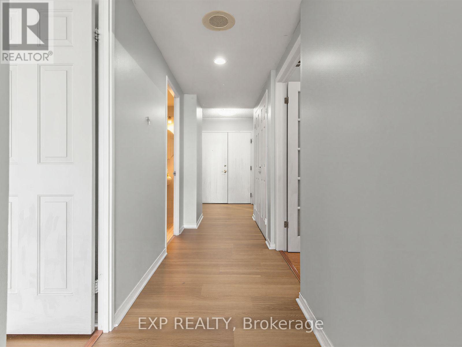 Residential Lease in Toronto (Lansing-Westgate) 2