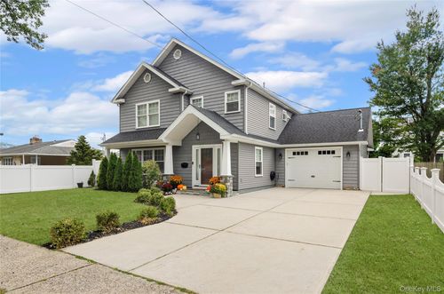41 Weidner Ave, Oceanside, NY, 11572-3920 | Card Image