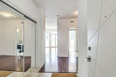 2003 - 12 York St, Condo with 1 bedrooms, 1 bathrooms and null parking in Toronto ON | Image 3