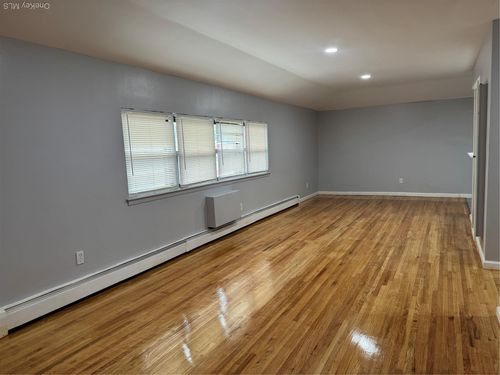fl-3rd-59 174th St, Fresh Meadows, NY, 11365-1540 | Card Image
