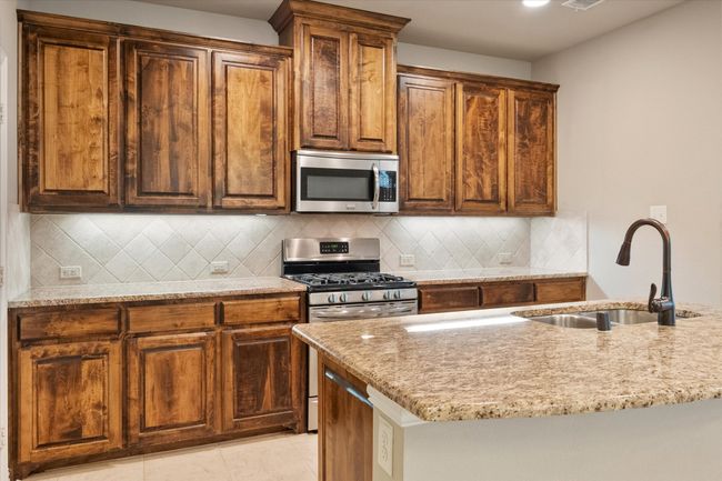 3825 Cascade Sky Dr, Townhouse with 3 bedrooms, 3 bathrooms and null parking in Arlington TX | Image 13