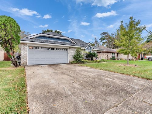 327 Enfield Dr, Highlands, TX, 77562-4517 | Card Image