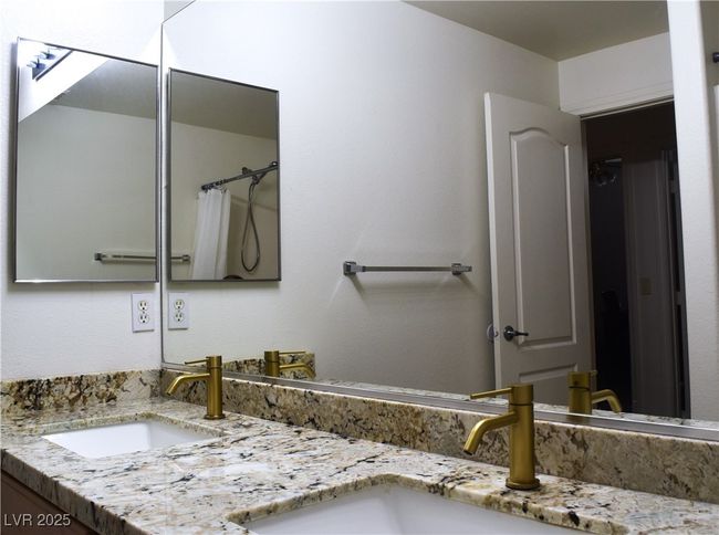 Bathroom with double vanity | Image 36