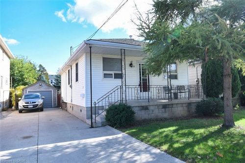 17 Craigroyston Rd, Hamilton, ON, L8H1A2 | Card Image