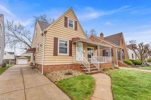 5803 Renwood Dr, Parma, OH, 44129-4027 | Card Image