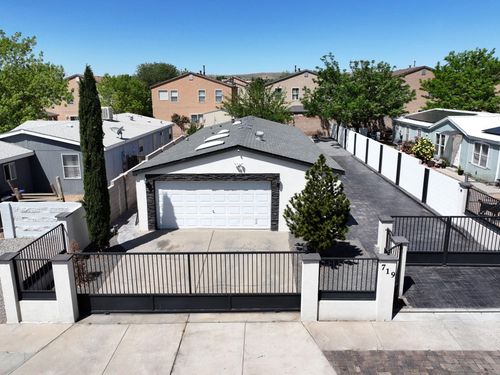 719 Vista Del Pueblo Street Sw, Albuquerque, NM, 87121 | Card Image