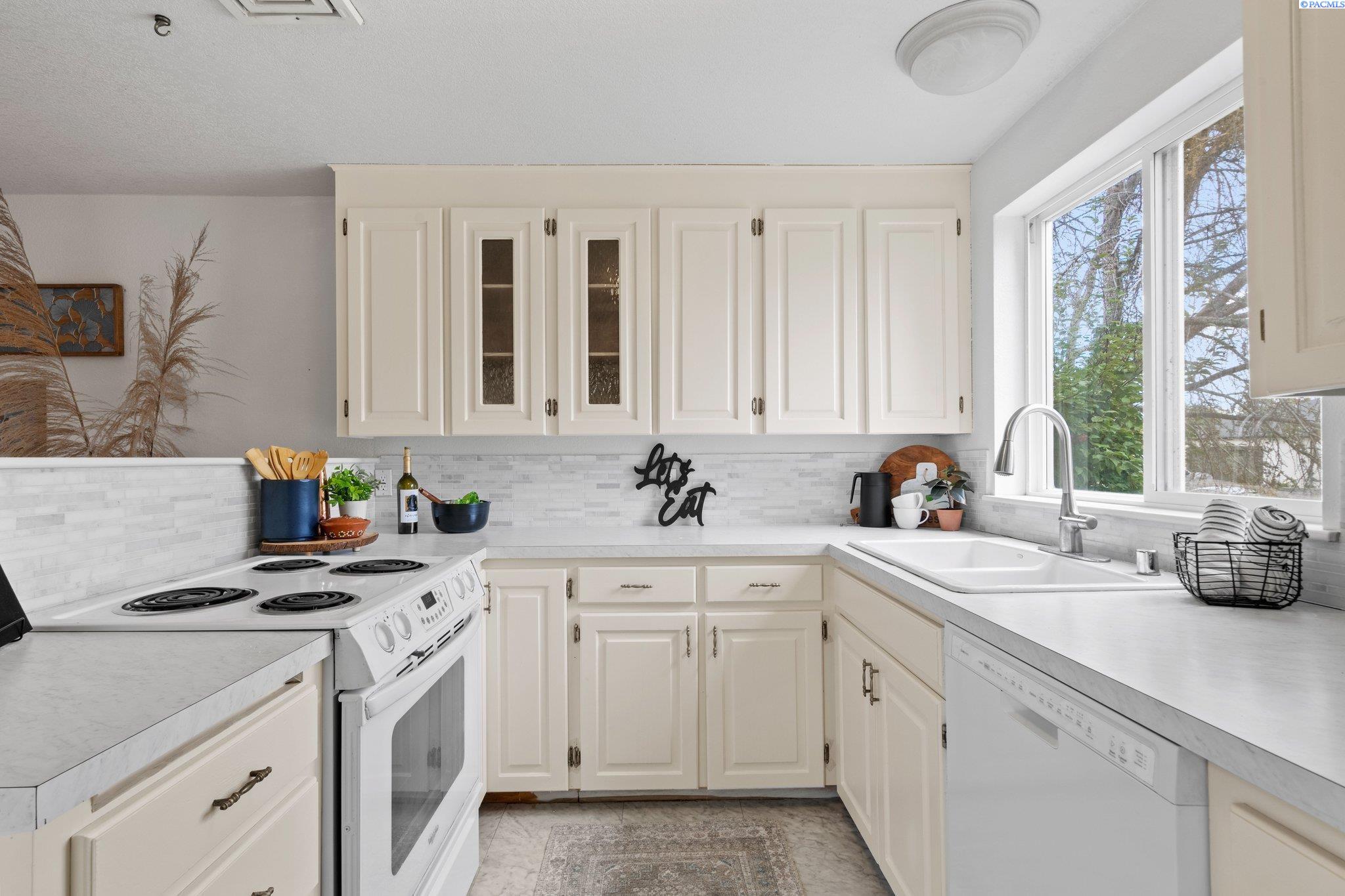 32nd Ave, Kennewick, WA 99337