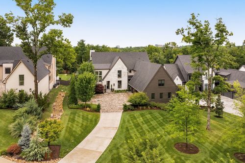 3718 Woodlawn Dr, Nashville, TN, 37215-1017 | Card Image