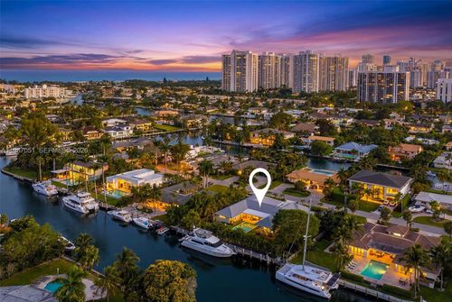 424 Alamanda Dr, Hallandale Beach, FL, 33009-6508 | Card Image