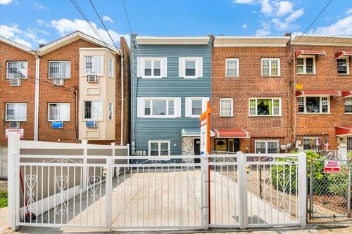 932 E 225th St, Bronx, NY, 10466-4606 | Card Image