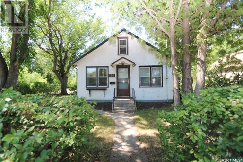 124 Ontario Ave, Yorkton, SK, S3N2A1 | Card Image