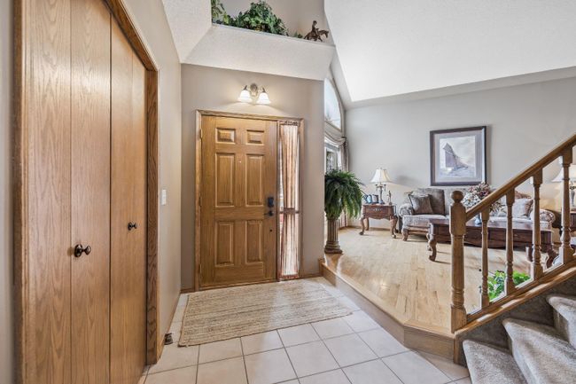 343 Shawinigan Place Sw, Home with 4 bedrooms, 2 bathrooms and 6 parking in Calgary AB | Image 5