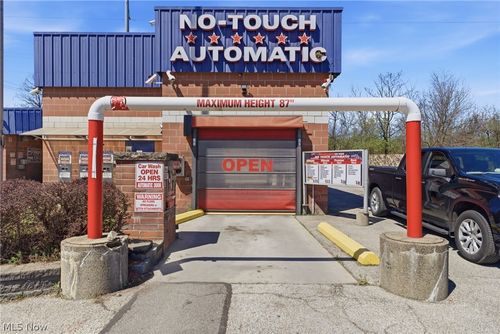 8219 Broadway Ave, Cleveland, OH, 44105-3928 | Card Image