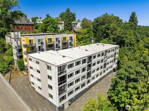 2233 Ne 46th St, Seattle, WA, 98105-5752 | Card Image
