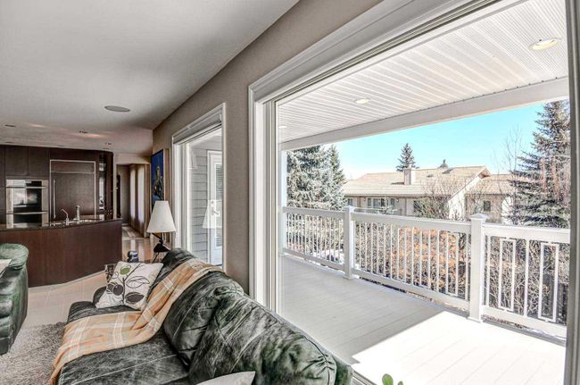 32 Patterson Crescent Sw, Home with 4 bedrooms, 3 bathrooms and 6 parking in Calgary AB | Image 17
