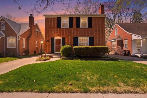 2073 Hawthorne Rd, Grosse Pointe Woods, MI, 48236-1431 | Card Image