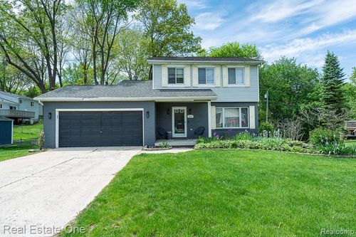 668 Sherry Dr, Lake Orion, MI, 48362-2864 | Card Image