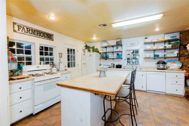 2410 Russellville Rd, House other with 3 bedrooms, 1 bathrooms and null parking in Quinton OK | Image 4