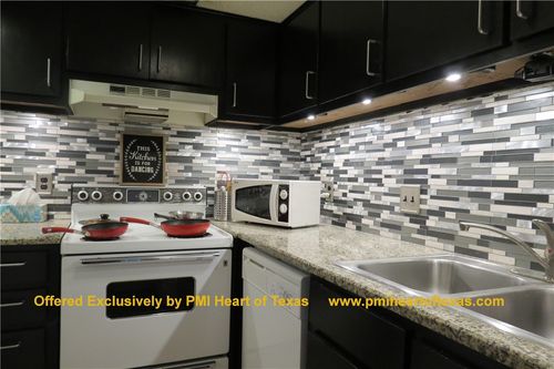 apt-201-3000 Guadalupe St, Austin, TX, 78705-2834 | Card Image