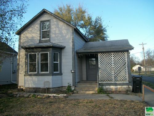 122 E Cherry St, Cherokee, IA, 51012-1828 | Card Image