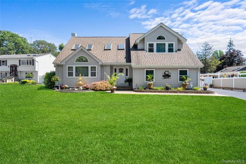 3 Crystal Brook Ct, Islip, NY, 11751-1723 | Card Image