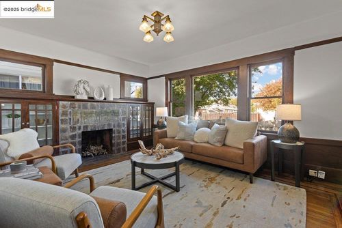 1342 Russell St, Berkeley, CA, 94702-2464 | Card Image