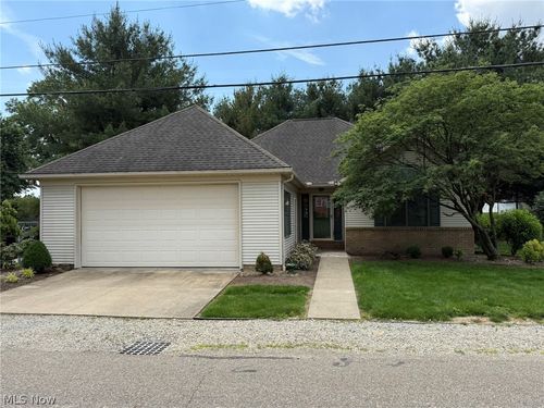 238 Edgemore St Ne, Sugarcreek, OH, 44681-9308 | Card Image