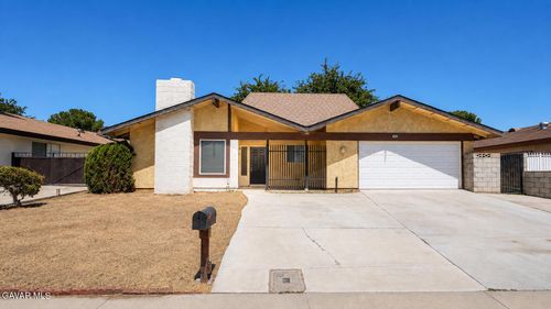 823 E Landsford Street, Lancaster, CA, 93535 | Card Image