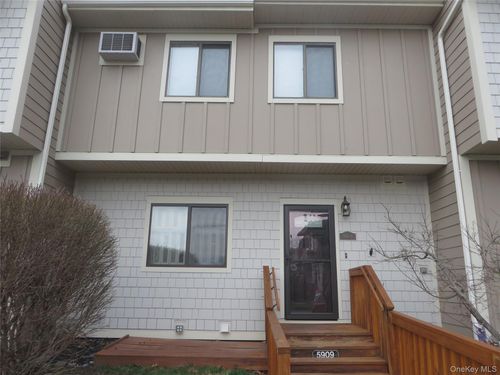 5909 Chelsea Cv N, Hopewell Junction, NY, 12533-7110 | Card Image