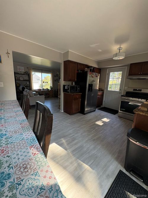 5171 Durnham Dr, Waterford, MI, 48327-3114 | Card Image