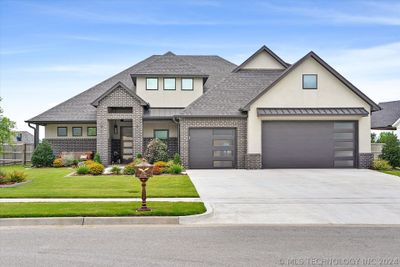 7206 Hawthorne Lane, House other with 4 bedrooms, 3 bathrooms and null parking in Owasso OK | Image 2