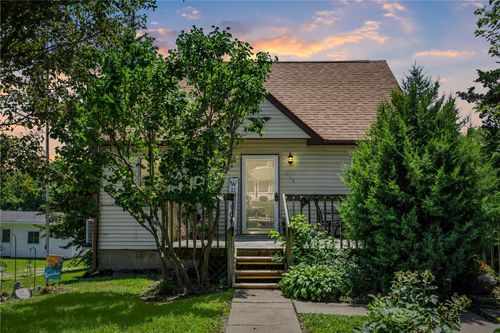 604 Fairchild St, Coralville, IA, 52241-2119 | Card Image