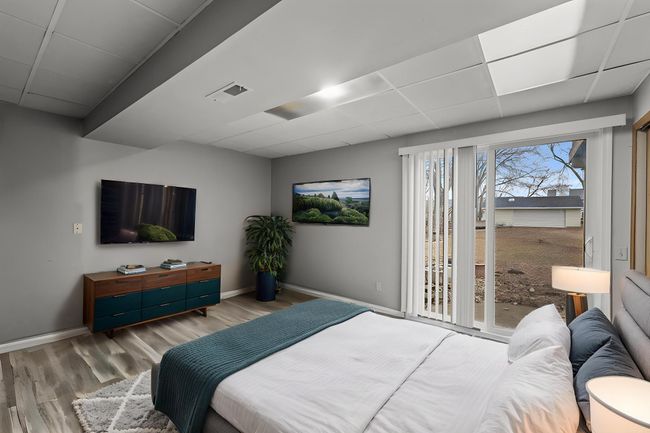 07_4017_Fordham_Dr_NE7_mls - Bedroom - Modern - 1.jpg | Image 10